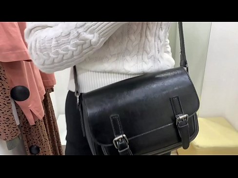 ❤️ Ommaviy onanizm yosh kaltak FeralBerry bir dildo bilan fitting xonasida ❤️ Anal videoda bizda ❌️❤