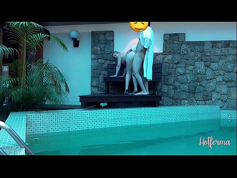 ❤️ Boss xizmatchini hovuzga taklif qiladi, lekin issiqqa qarshi tura olmadi ❤️ Anal videoda bizda ❌️❤