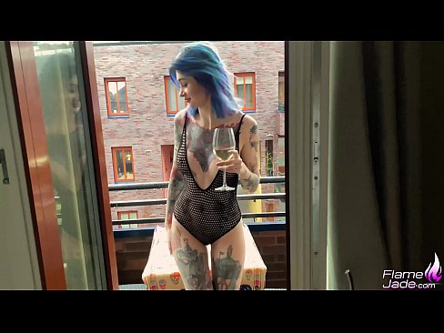 ❤️ Ochiq osmon ostida ehtiros bilan so'rayotgan ajoyib qiz ❤️ Anal videoda bizda ❌️❤
